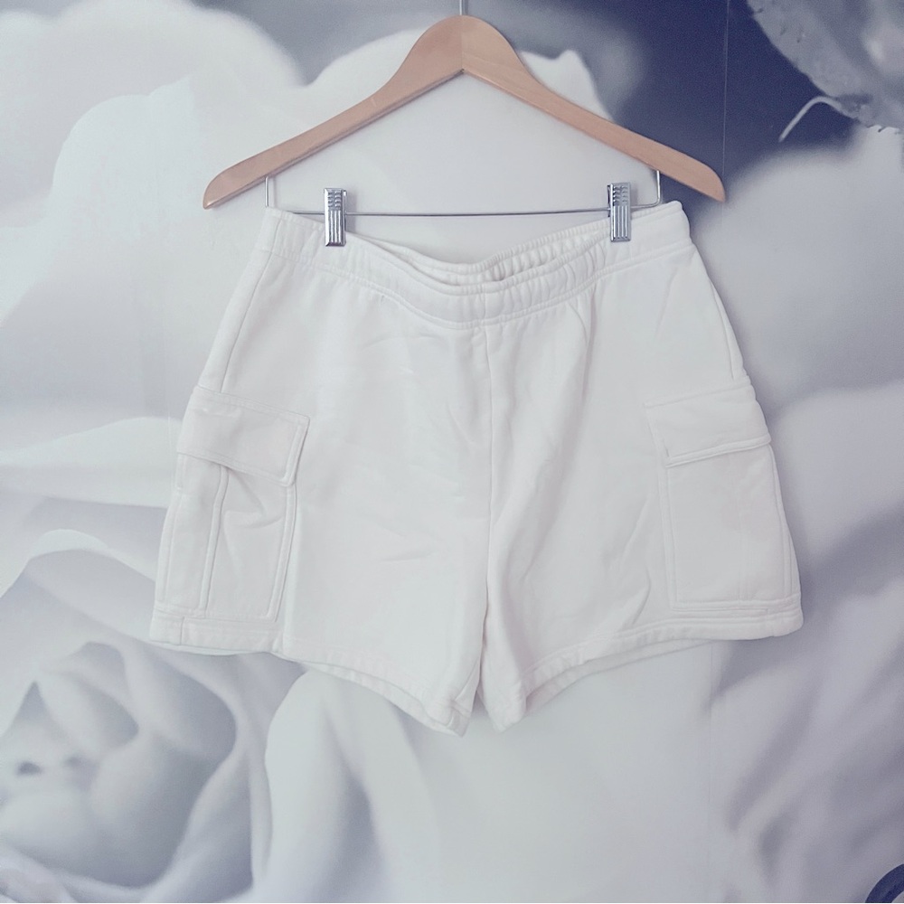 Aritzia Sweat Fleece cargo Cream Shorts size Large